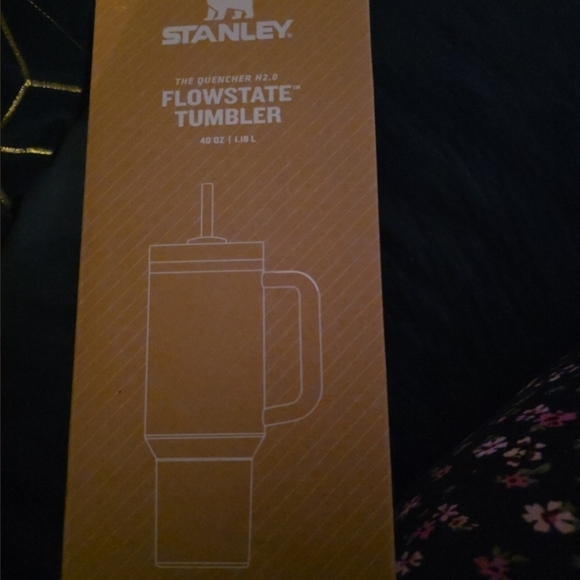 Stanley Hello Kitty Flowstate Tumbler in Packaging - Picture 2 of 2